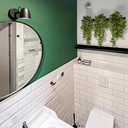 1 Bedroom Stunning In Apartment *