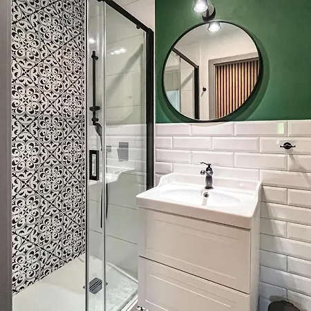 1 Bedroom Stunning In *
